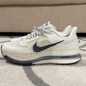 Nike Air Zoom Cream and Gray Running Shoes